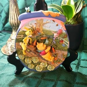 "HAPPY WINDSDAY" from Pooh's Hunnypot Adventures DISNEY BRADFORD EXCHANGE Piglet
